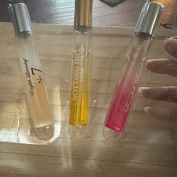 Comes with the box - #7, Notting Hill, and English Laundry - Picture 15 of 15